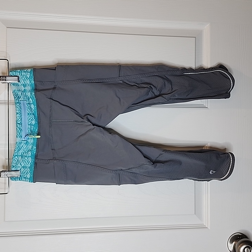 Ivivva by Lululemon Girls Ruched Cropped Leggings Gray Teal Light Blue, Size 10 - Picture 2 of 9